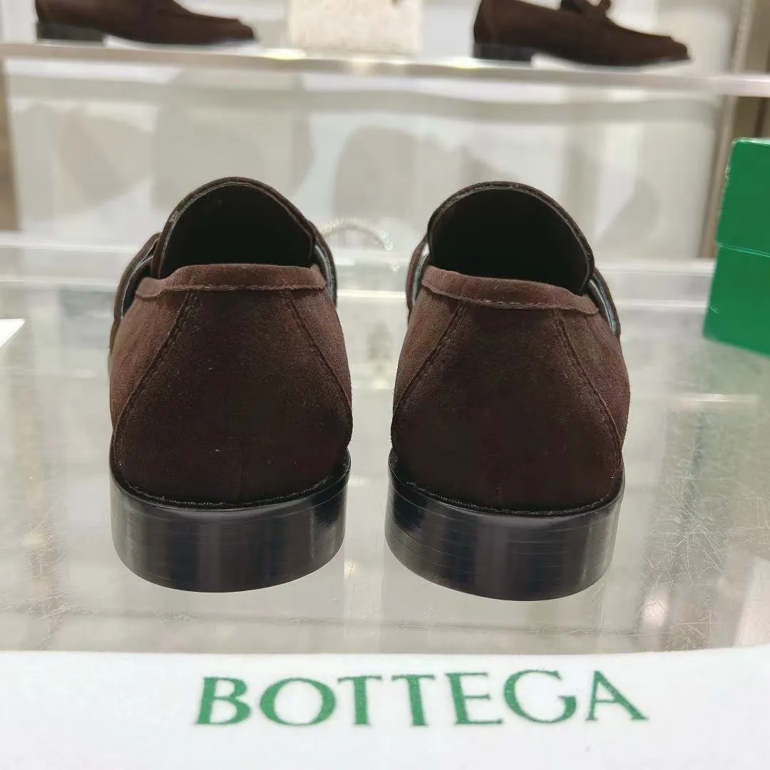 [BV] Top P: 820💰 Couple size: female 35-39 (female 40 custom-made) male 39-44 (38.45 non-refundable) Bottega Veneta 2025 counter synchronization style! Small round toe loafers! Imported leather outsole! High-grade cashmere! Solid color Niuli! Original board developed leather buckle